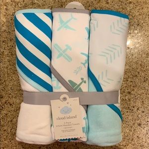 NWT Hooded Towels 3 pack